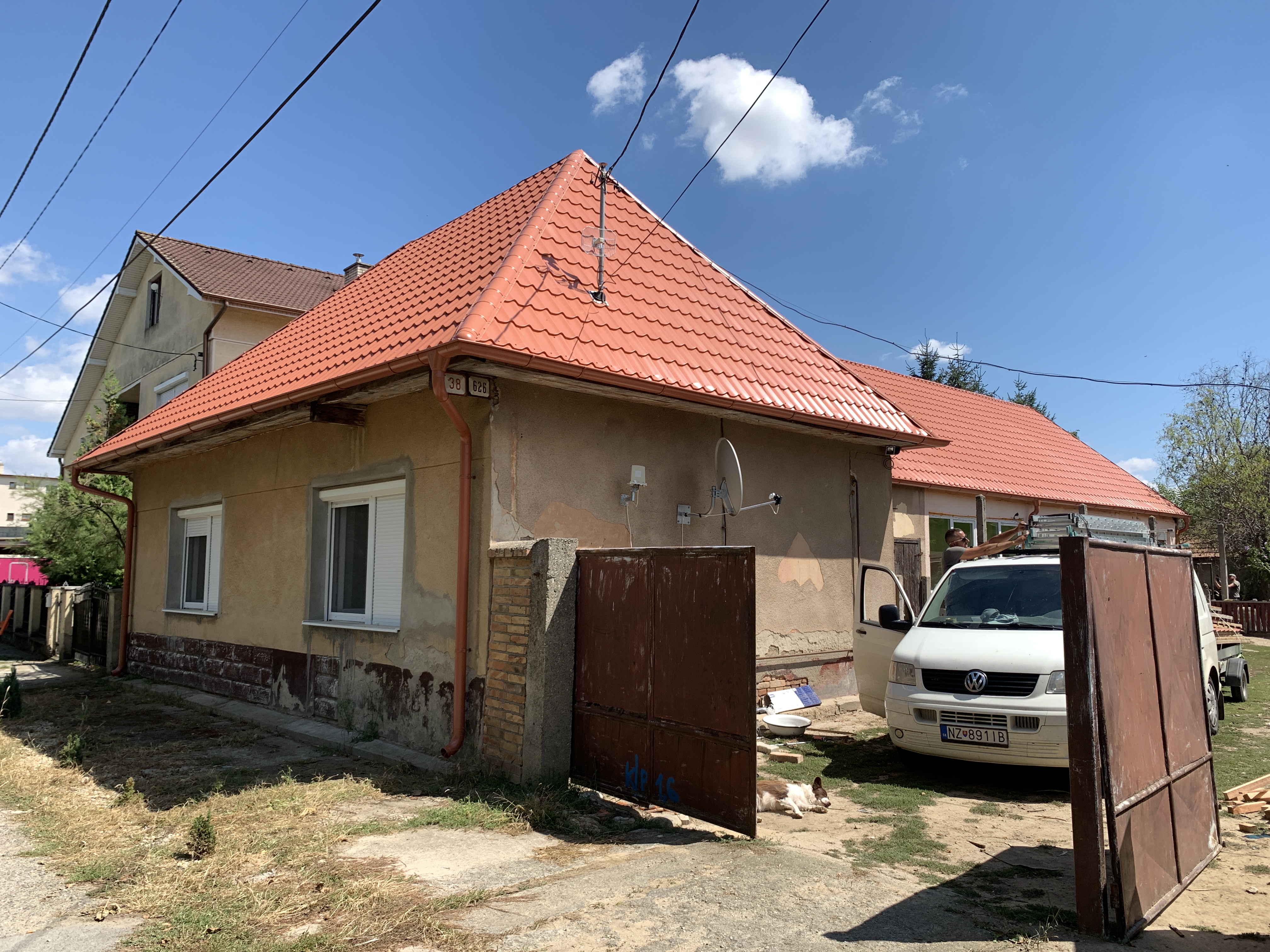 Rekonštrukcia – montáž tmavej škridly