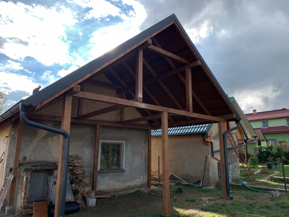 Rekonštrukcia strechy – prebieha montáž